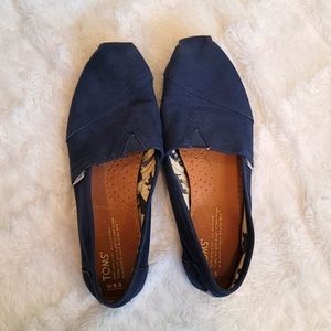 Toms slip ons blue 9.5
